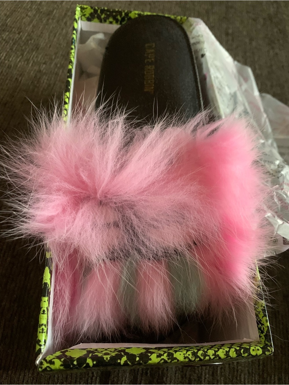 Cape Robbin Mochi-Shi fuzzy pink monster-eye fur slides - Picture 8 of 9